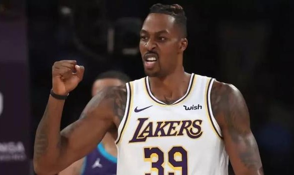  詹姆斯生涯总得分突破四万分  