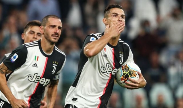  意甲传奇退役，布冯含泪告别绿茵场  