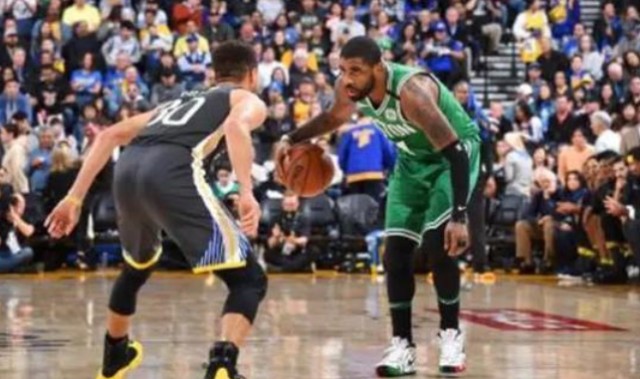  勇士逆转凯尔特人夺得总冠军奖杯  